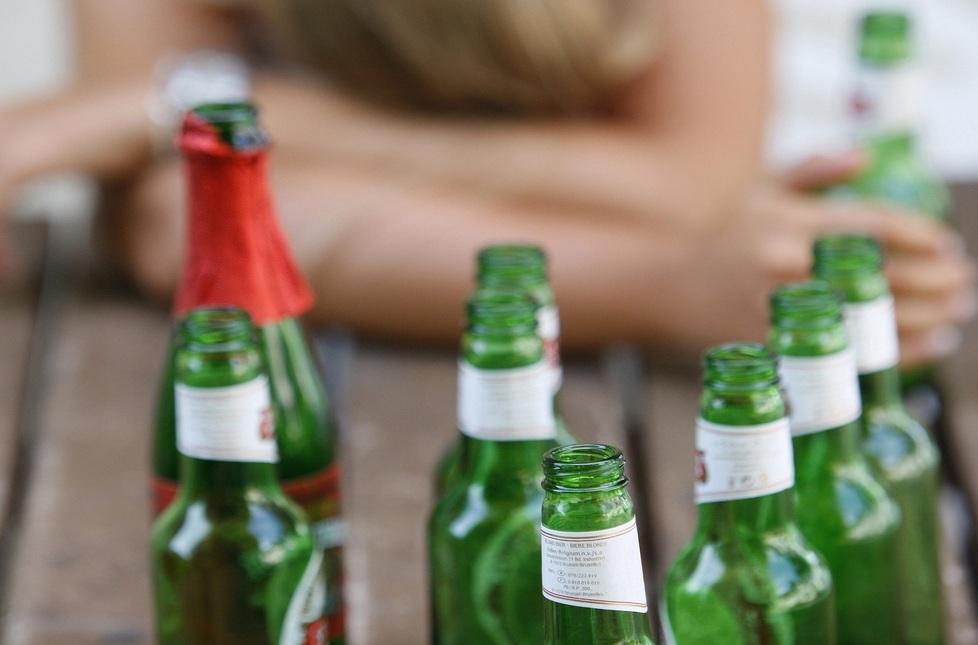 Alt al degrado, dopo le 21 vietato vendere birre e alcol 