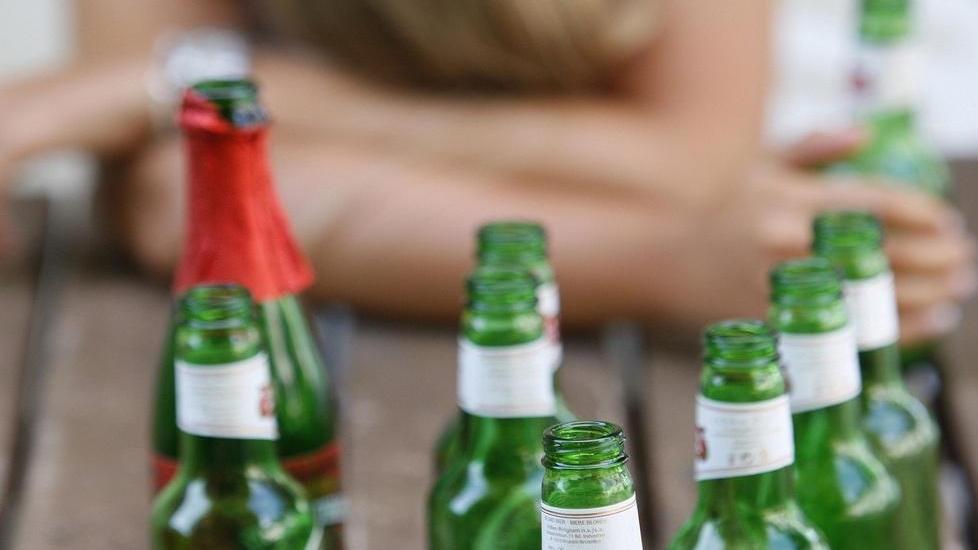 Alt al degrado, dopo le 21 vietato vendere birre e alcol