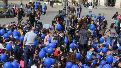 Autismo, domani le scuole a confronto in piazza d’Italia 