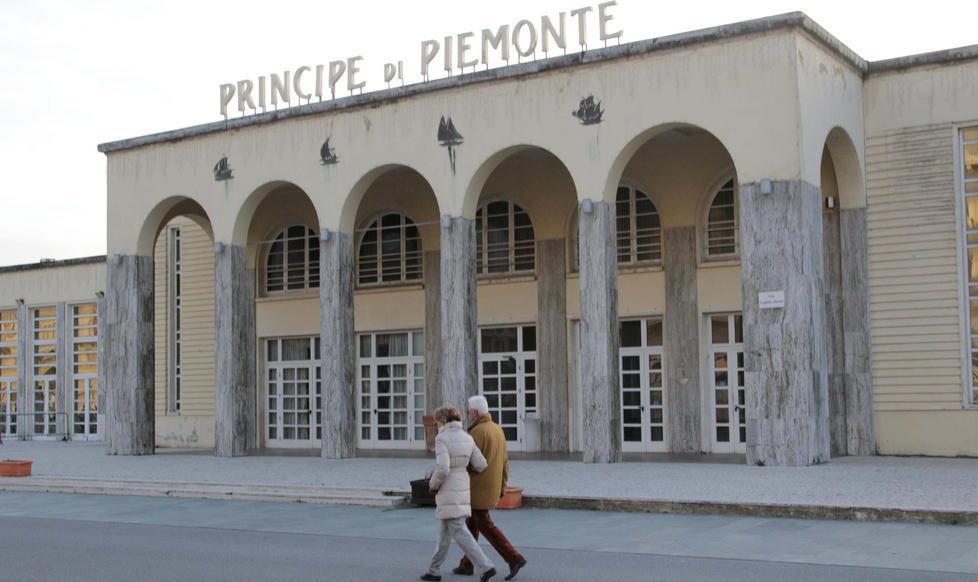 Viareggio, il Principino “occupato” da una prostituta 