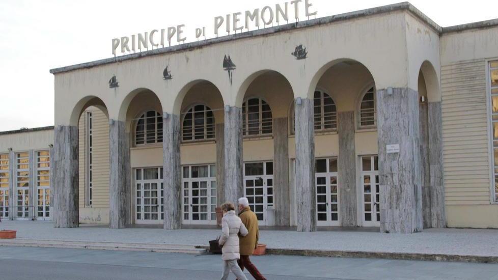 Viareggio, il Principino “occupato” da una prostituta