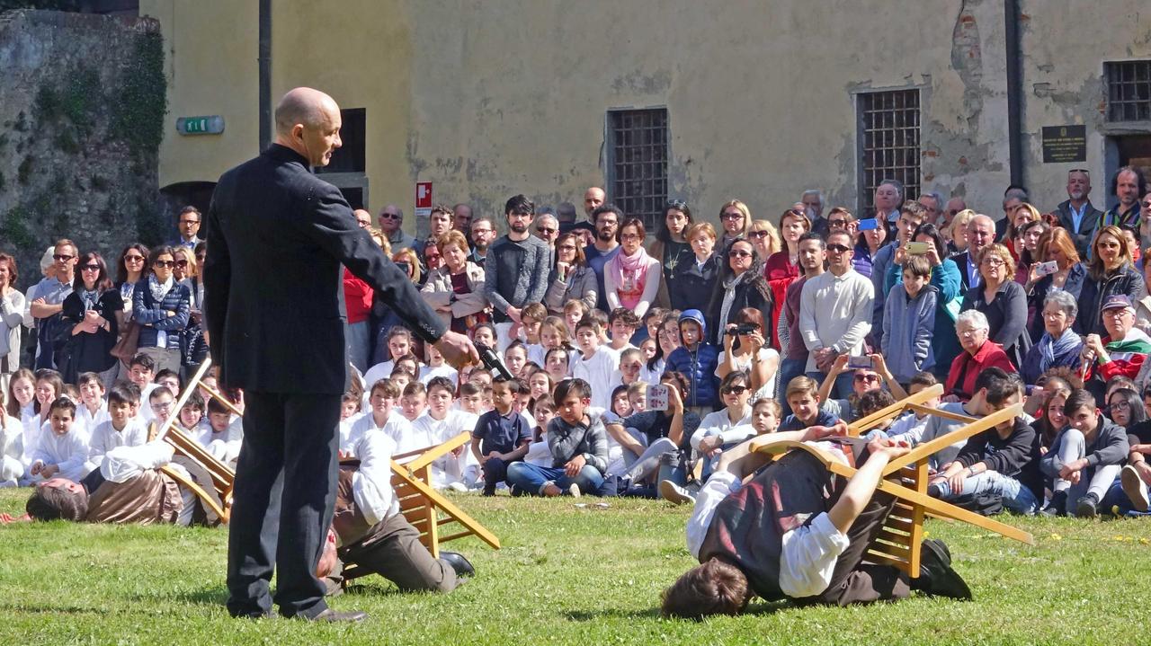 Un momento della rievocazione dell'esecuzione dei quattro giovani pistoiesi (Foto Gori)
