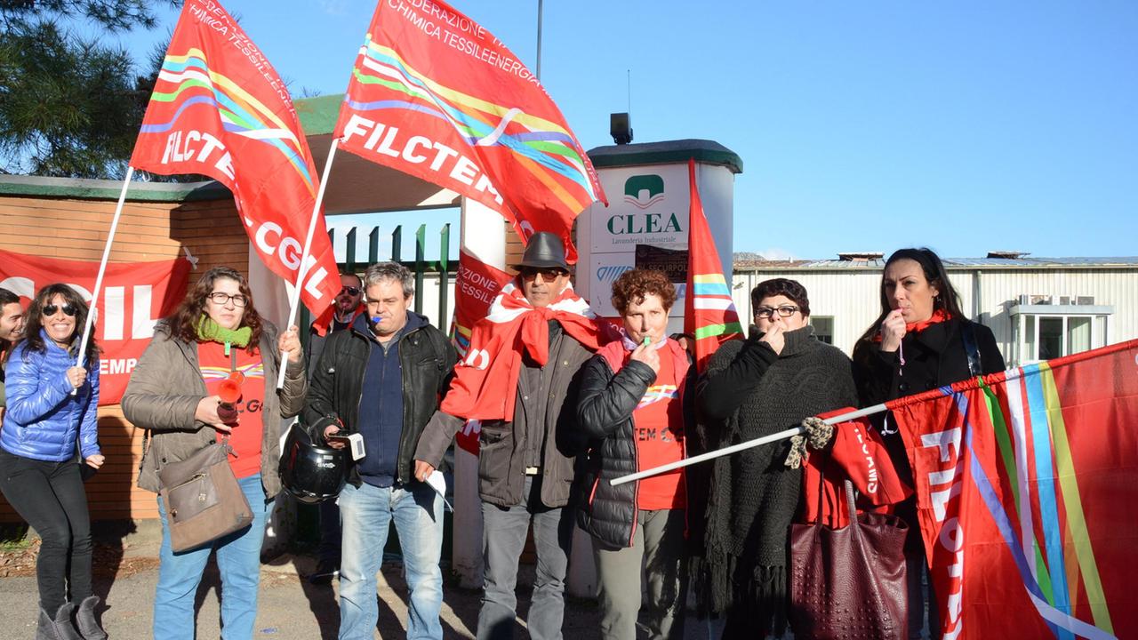 Una manifestazione dei lavoratori della Clea