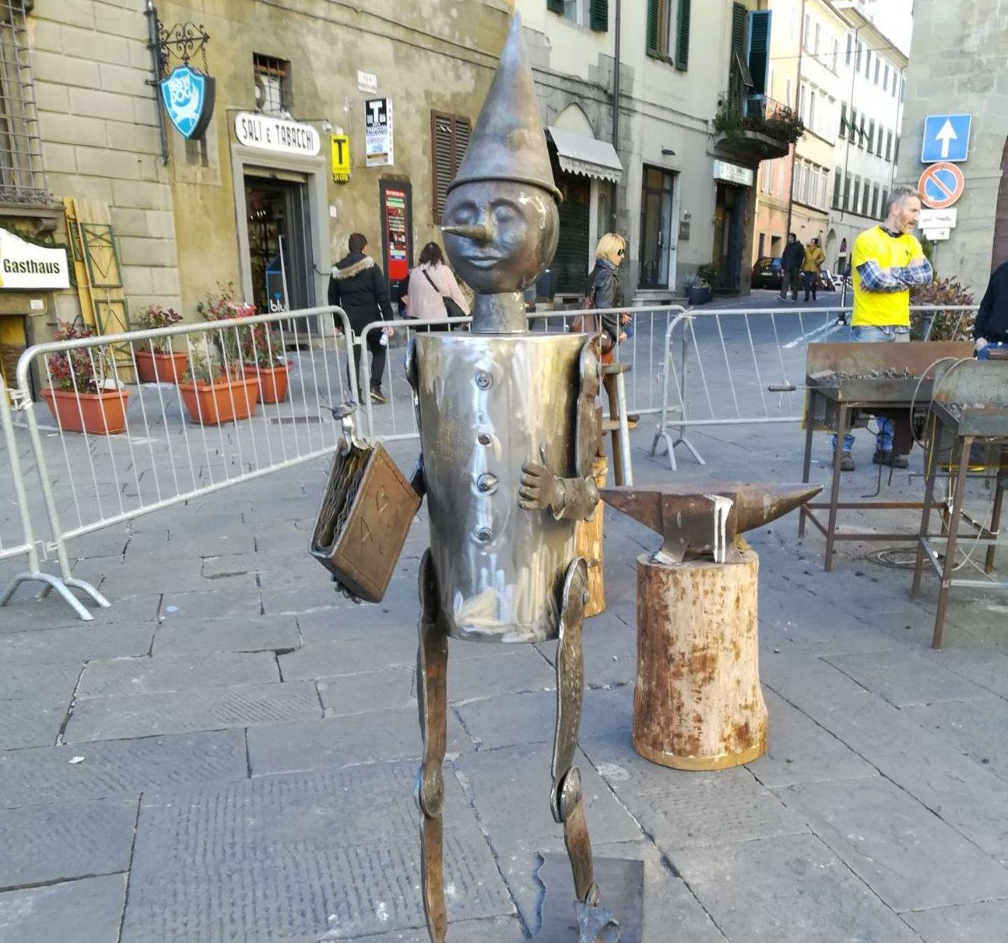 L’ultima opera di Mazzini è un Pinocchio in acciaio