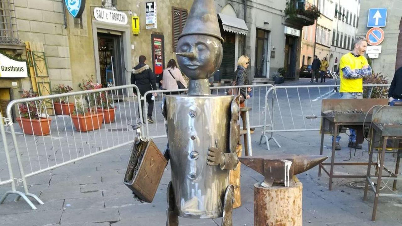 L’ultima opera di Mazzini è un Pinocchio in acciaio