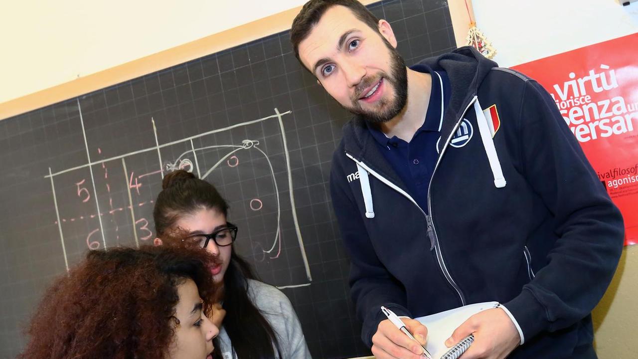 Il ‘professor’ Petric dà lezione di volley: «Che esperienza»