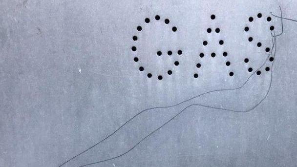 La piantina del Castello con la x sull'obiettivo disegnata sullo sportello del gas