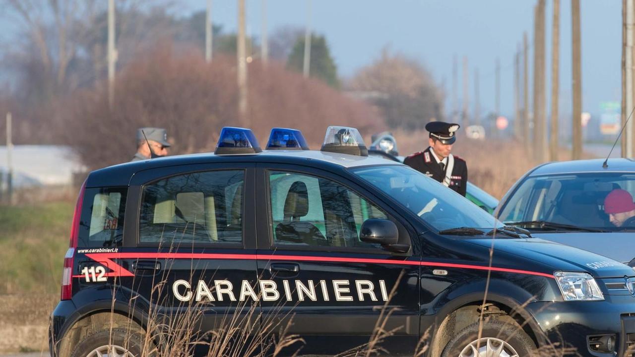 Trovato con un cutter e un altro con un pugnale