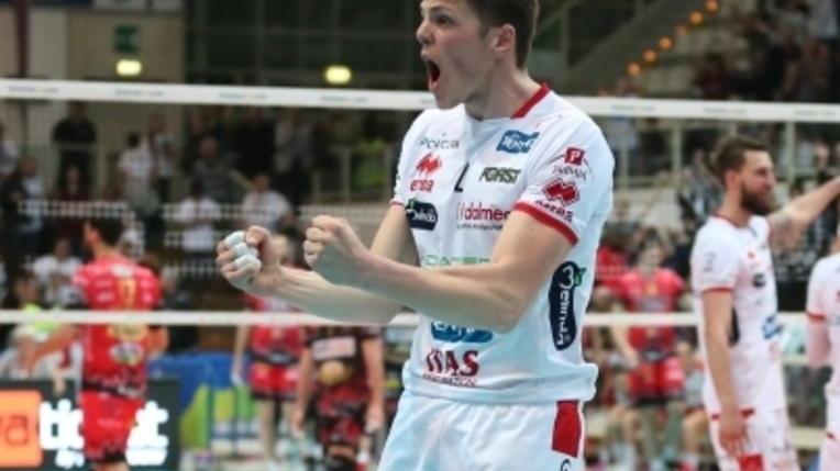 Volley, torna in parità il derby camaiorese Tosi-Nelli