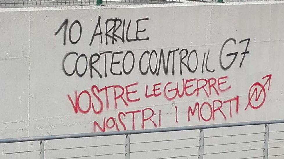 «Le scritte sono opera di vandali»
