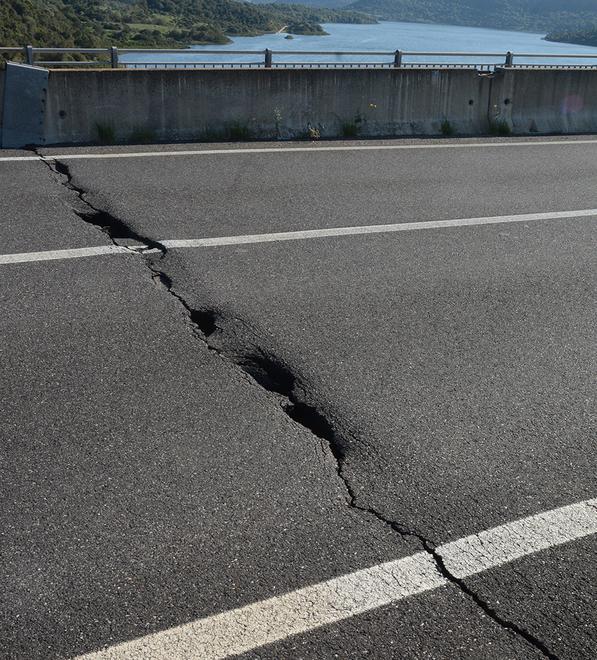 Lesione a un giunto del ponte, rallentamenti a Santa Chiara