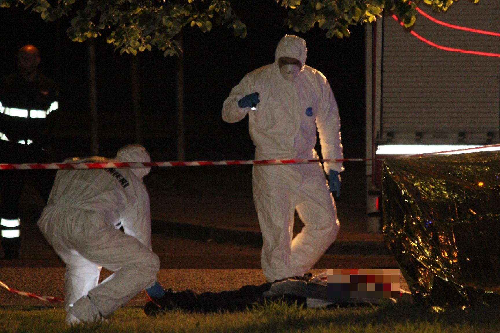 La scena dell'omicidio in piazzale Falcone e Borsellino (foto Batavia)