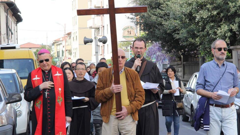 Via Crucis a Chinatown, si è rinnovata la tradizione - Video