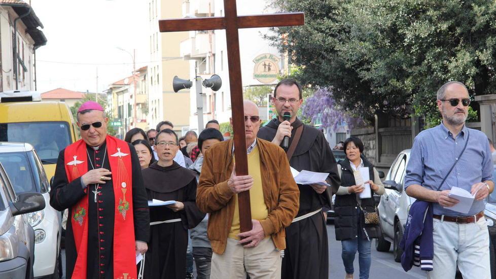 Via Crucis a Chinatown, si è rinnovata la tradizione - Video