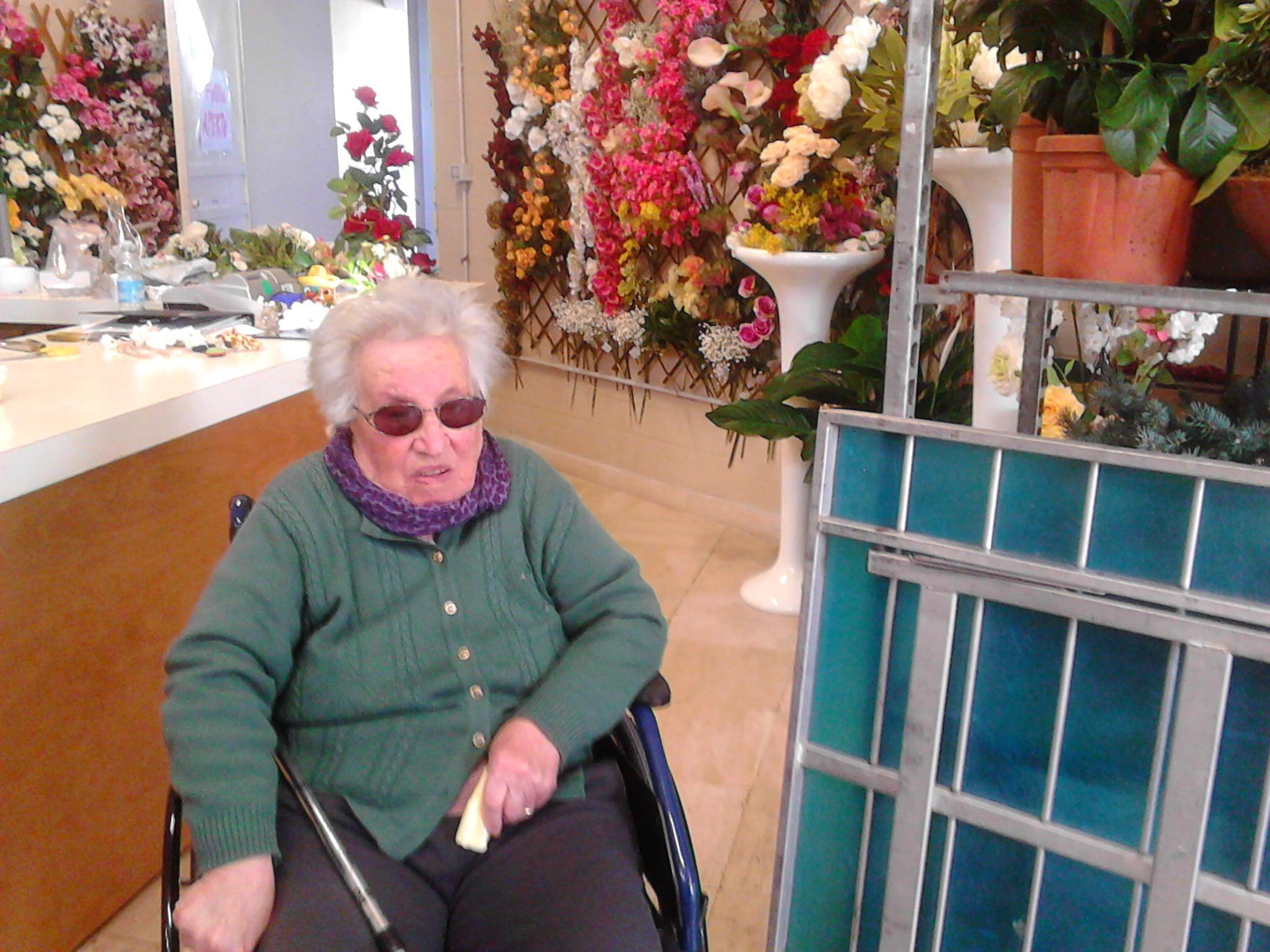 La signora Zagli al cimitero