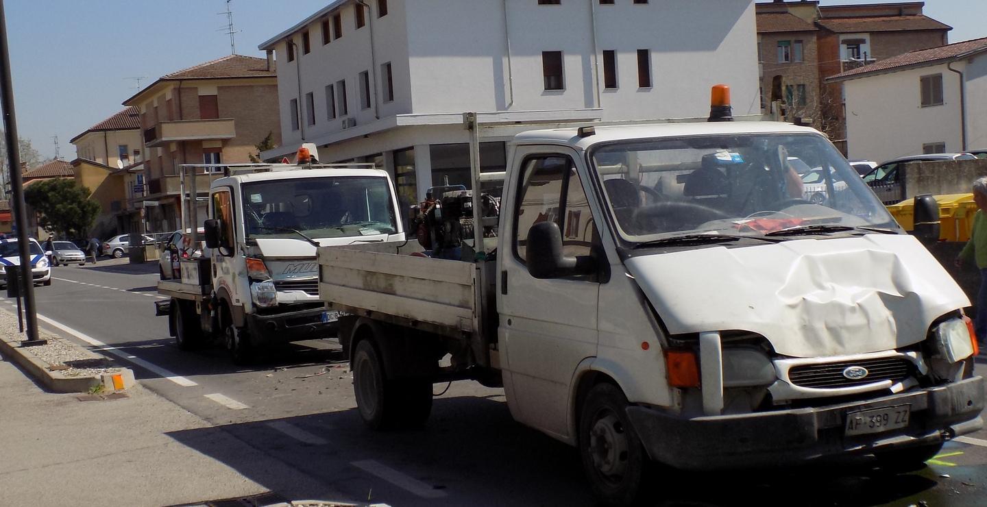 Tamponamento a catena Paura in centro a Mirabello 