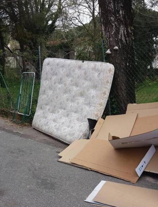 Eternit e cumuli di rifiuti: «Dove sono le telecamere?» 