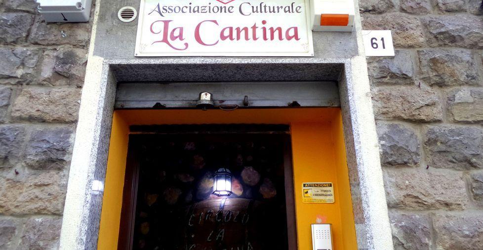 Fucilata contro la serranda del circolo “La Cantina”