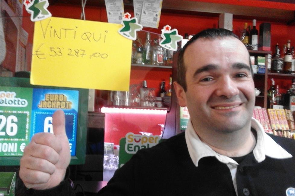 Superenalotto, vincita da 53mila euro