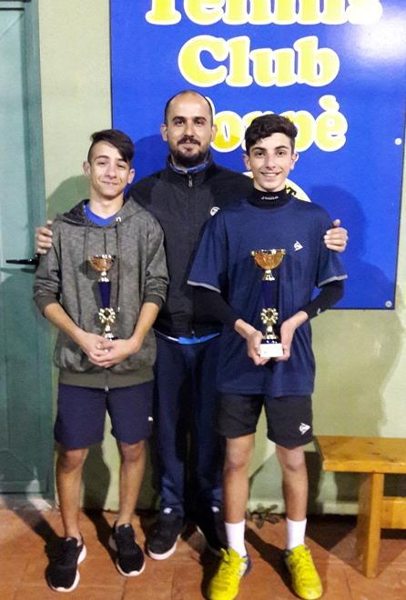 Tutti pazzi per il tennis: 40 ragazzi al torneo del club