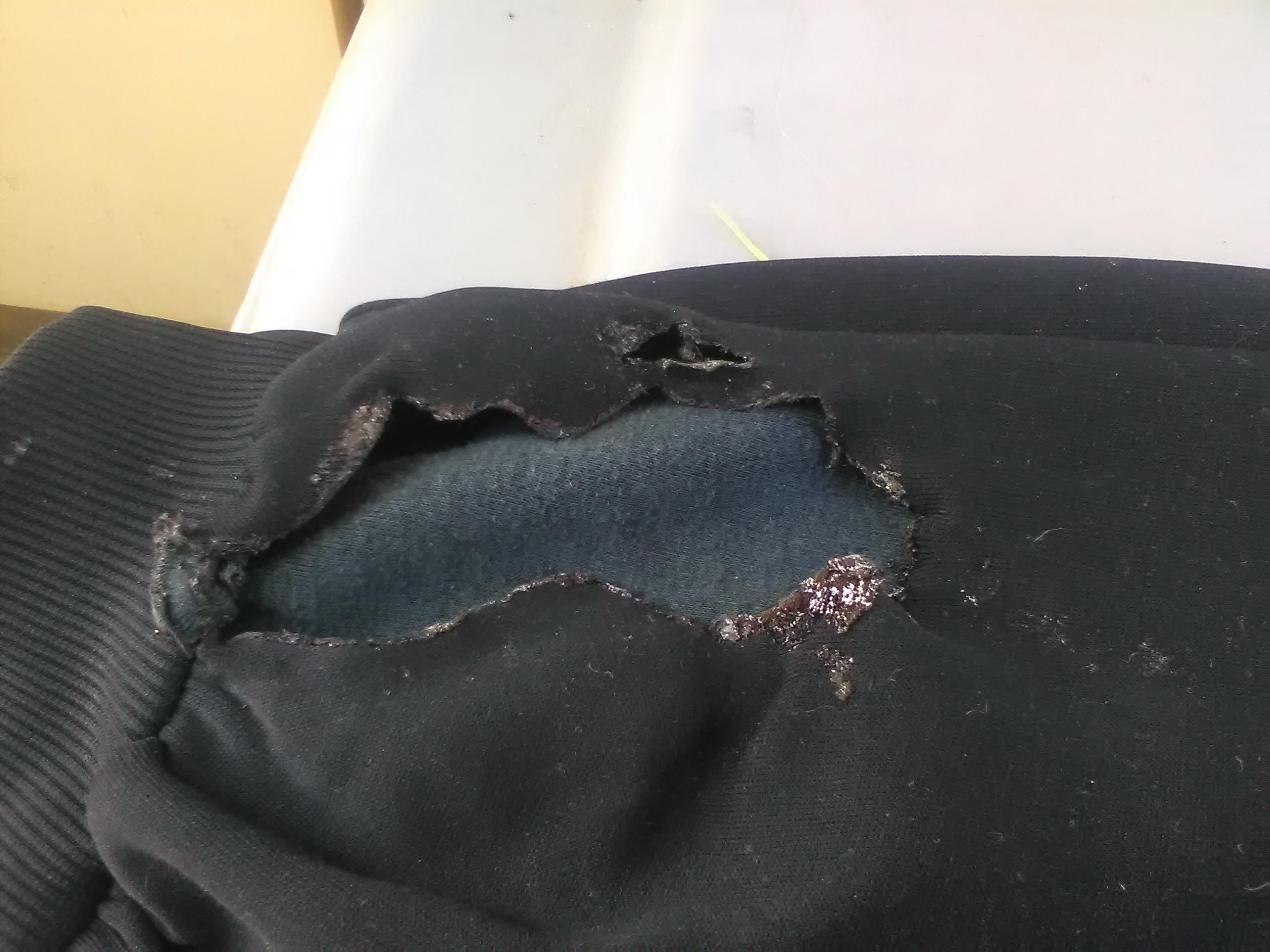 Il telefono esplode in tasca: ustionata ad una gamba   