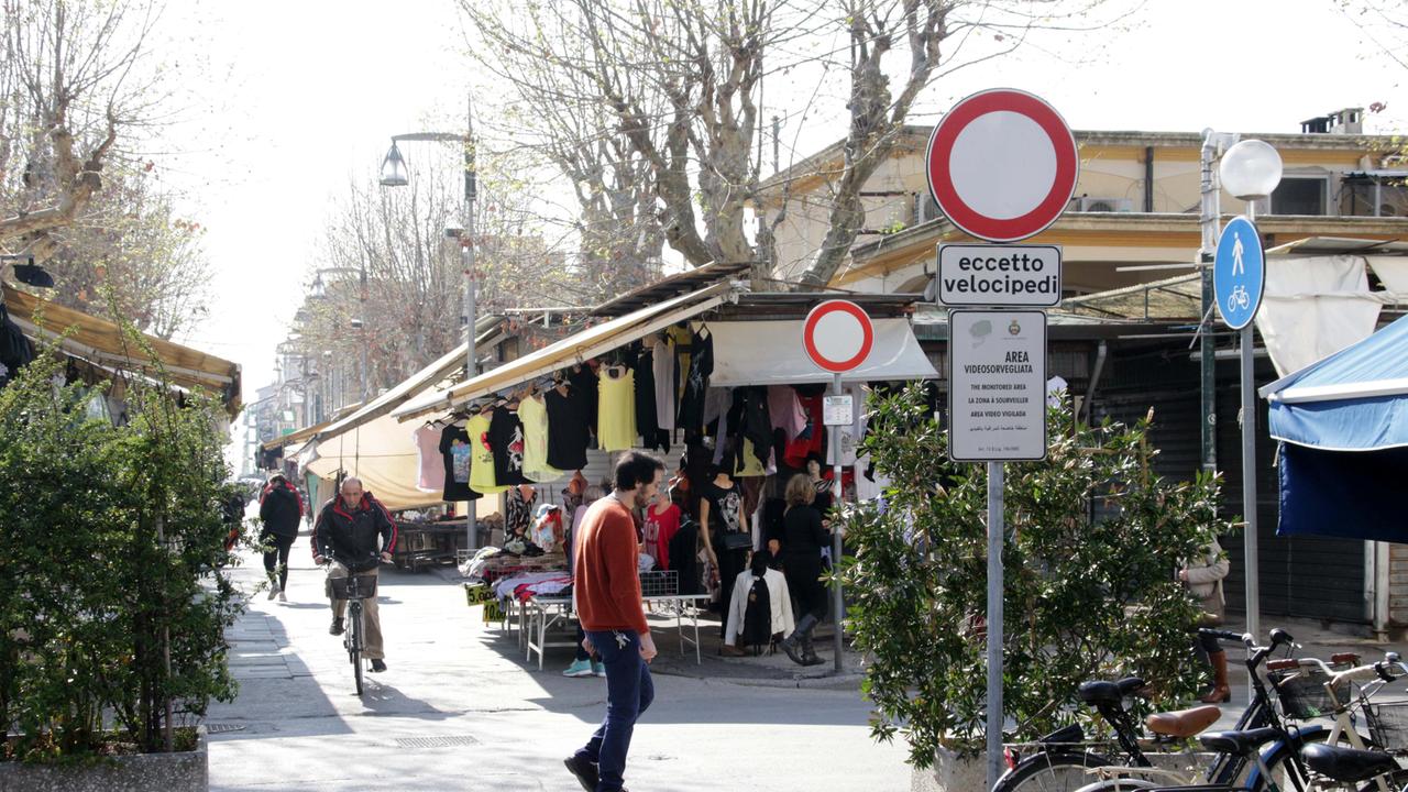 Il mercato di piazza Cavour a Viareggio