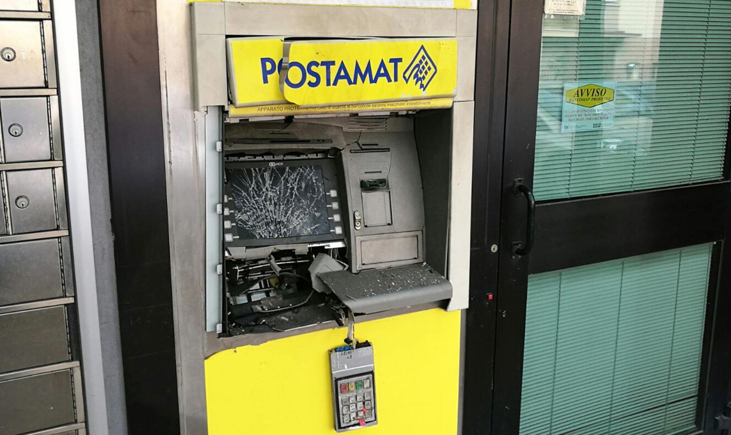 Poste, assalto al bancomat  con la bombola da campeggio