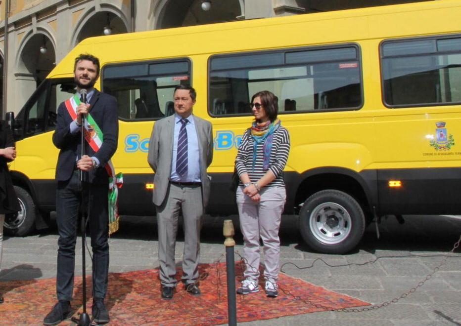 Panda e scuolabus ai terremotati 