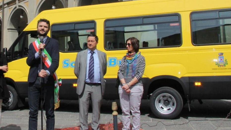 Panda e scuolabus ai terremotati