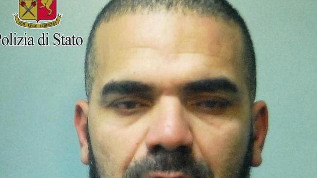 Derubava i negozi: preso dalla polizia