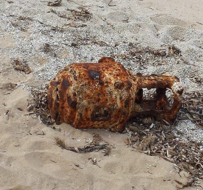 Bomba in spiaggia a Porto Suedda 
