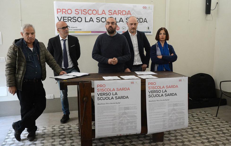 Limba, il manifesto “Pro s’Iscola sarda” 