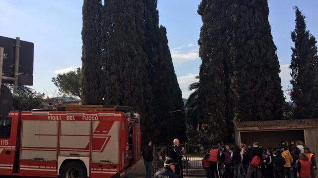 La scuola di Castagneto Carducci chiusa per il crollo