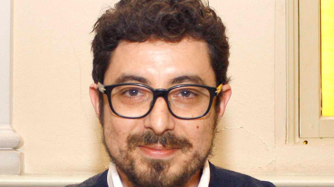 Pd, alle urne metà iscritti e Renzi stravince col 73%