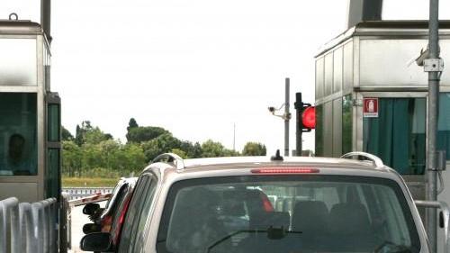 Rapinato il casello autostradale di Prato Ovest