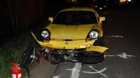 Incidente lungo la Scansanese: l'impatto tra moto e auto (foto Bf)