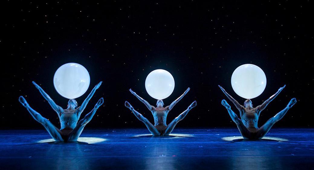 La magia dei Momix dalla Romagna arriva anche all’Abbado di Ferrara