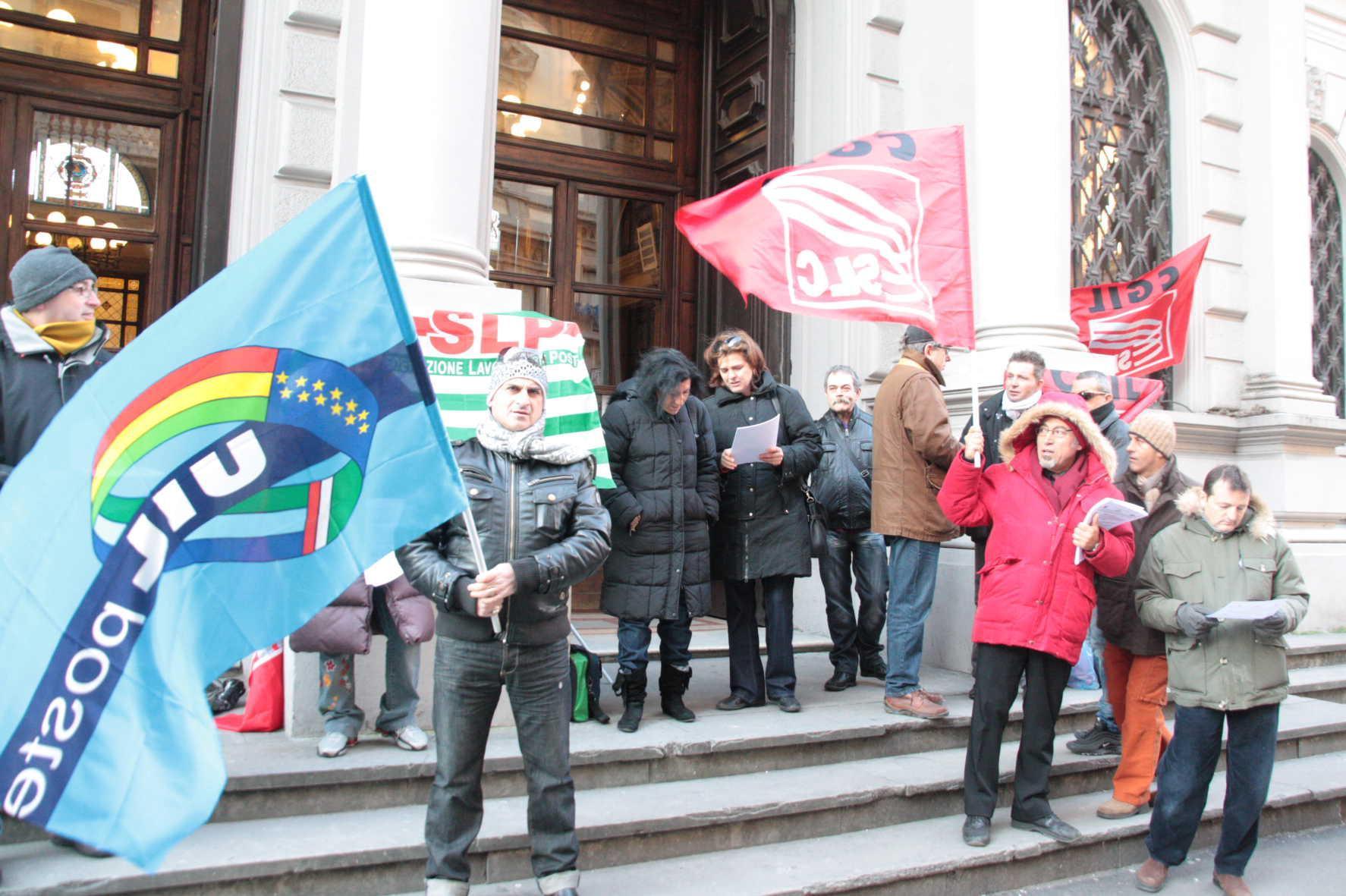 "No alla privatizzazione di Poste", tre giorni di protesta in via Cairoli 