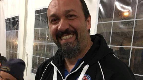 Il pescatore Michele Pacini autore del salvataggio di due persone in mare