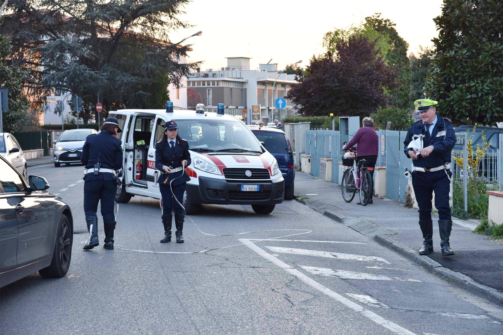 I rilievi in via Cherubini (Foto Agenzia Carlo Sestini)