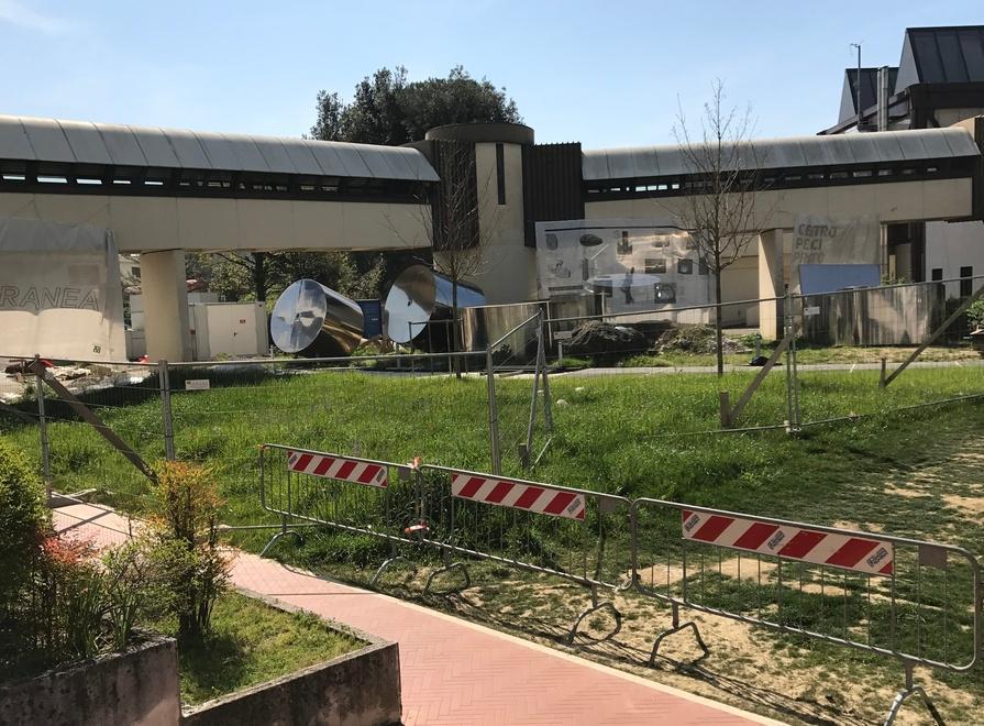 La Colonna spezzata presto tornerà al suo posto al Pecci 