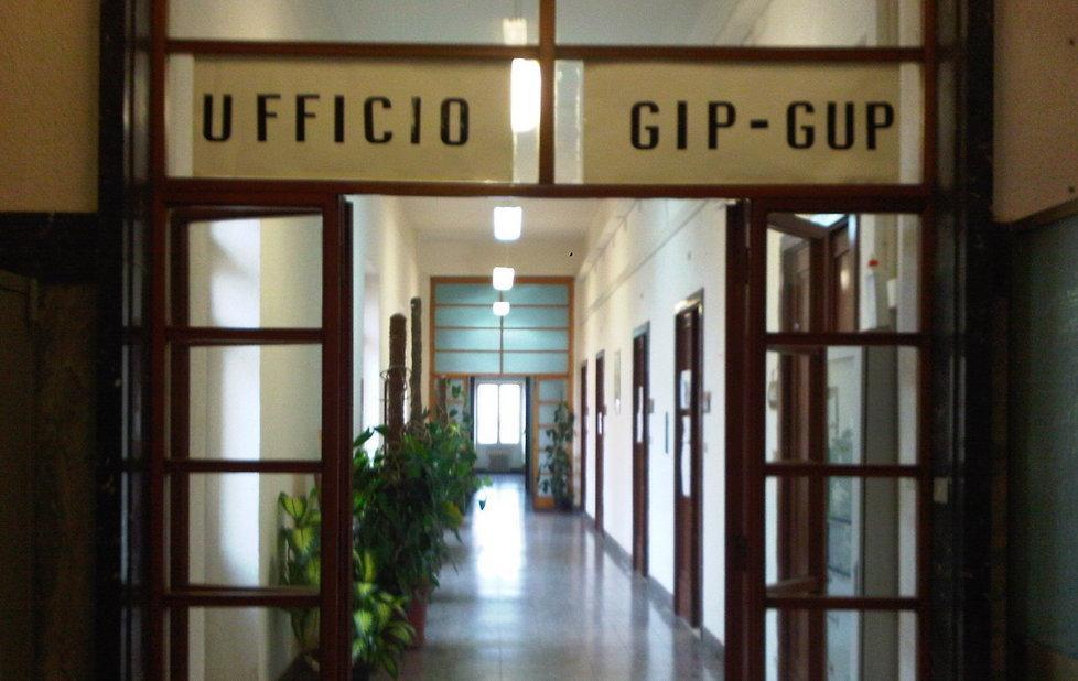 Paziente suicida nel 2012, psichiatri davanti al gup