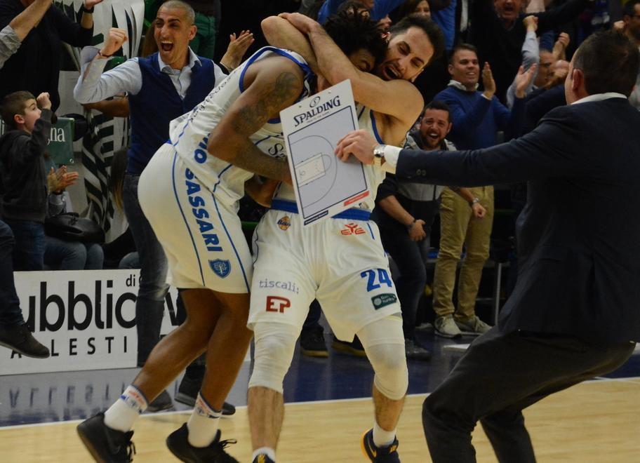 Lacey trascina la Dinamo a Meo soltanto gli applausi 
