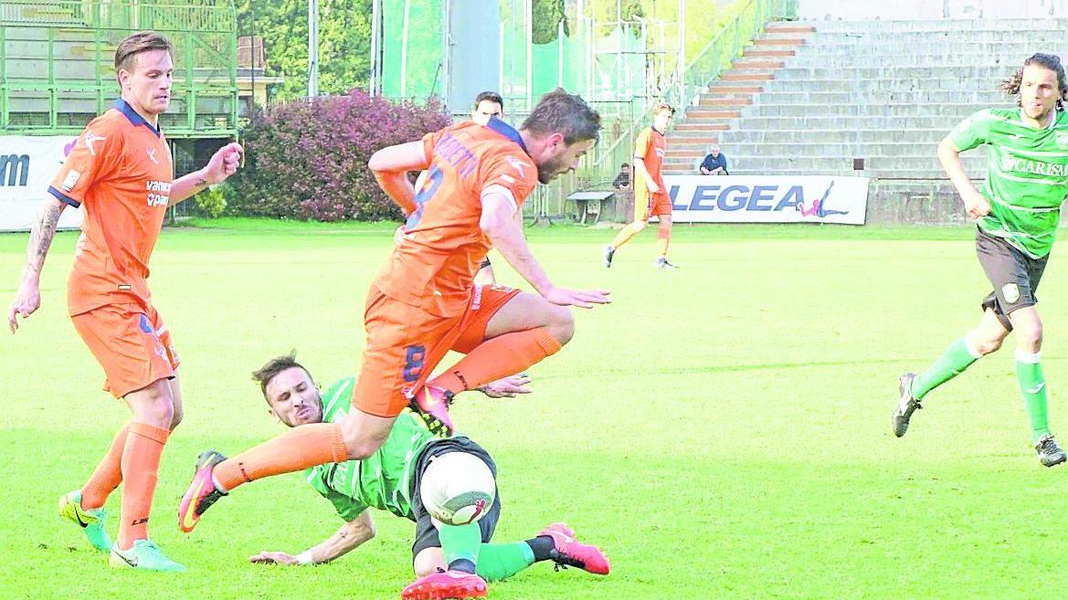 Un'azione di gioco della Pistoiese (Foto Gori)