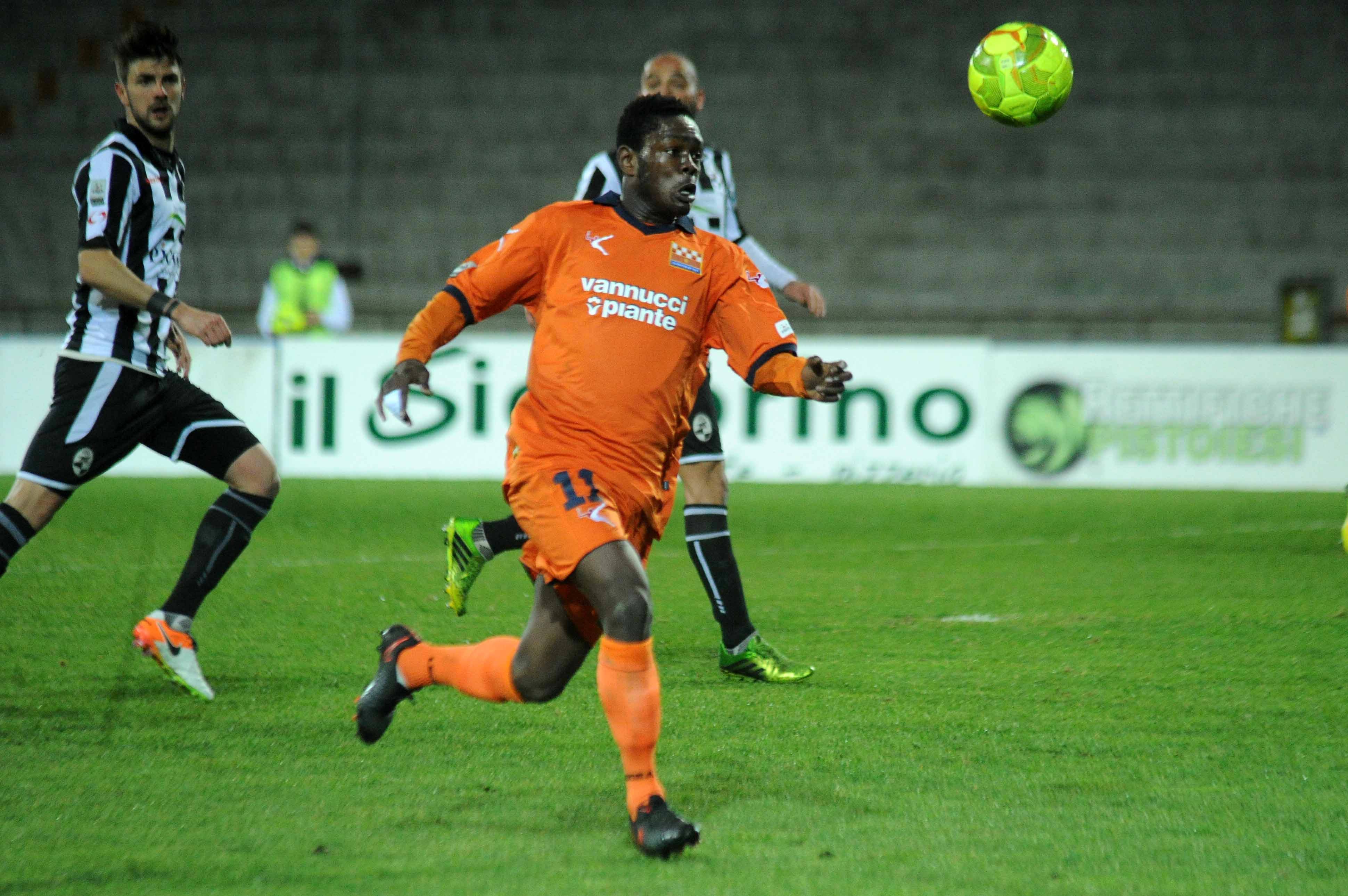 Gyasi in azione