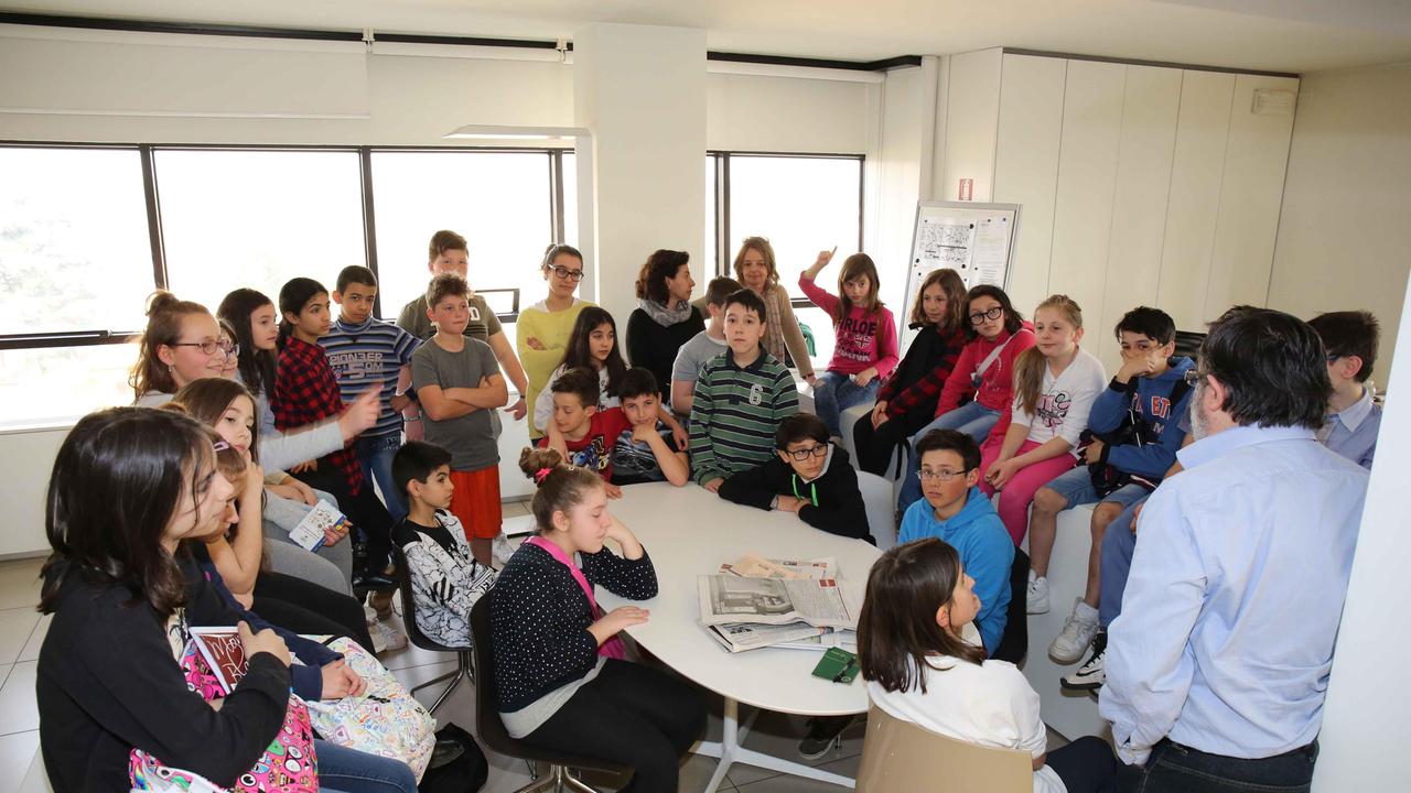 Lezione di giornalismo per i ragazzi di Casina