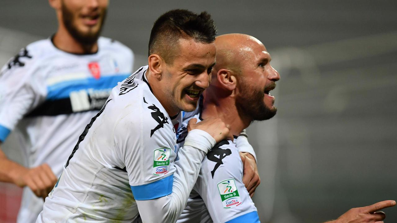 Lisuzzo e Manaj festeggiano il 2-2 (Sestini)