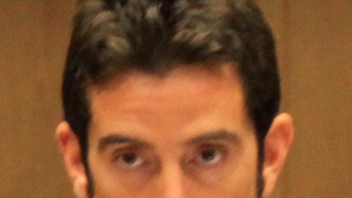 Molesta ragazze e picchia tre carabinieri