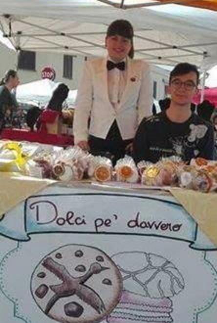 Cocktail sulla Sala, biscotti in piazza e gestione del circolo