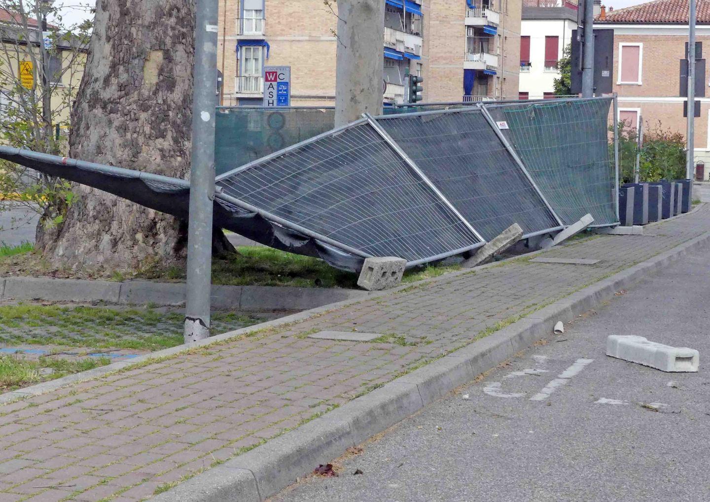 Parcheggio degradato e scippi di catenine
